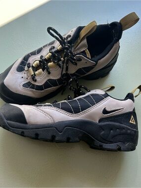 Nike ACG Air Mada Woman’s 6.5/Mens 5 Trail Sneakers in Bone